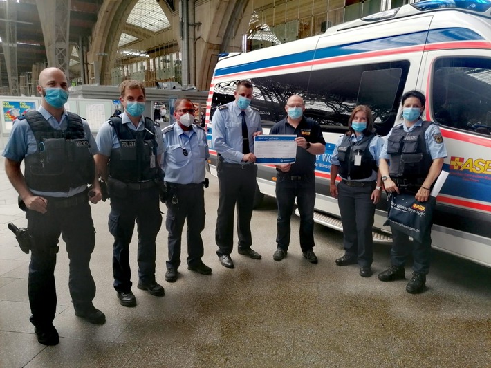 BPOLI L: Leipziger Bundespolizei unterstützt Projekt Wünschewagen mit 1580EUR