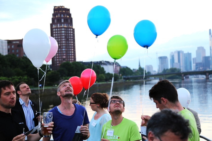 Unternehmen &quot;Ab vom Main-Stream&quot; in Frankfurt und Offenbach: RKW-Schiffstour zeigte Erfolge mit und wegen Vielfalt im Betrieb