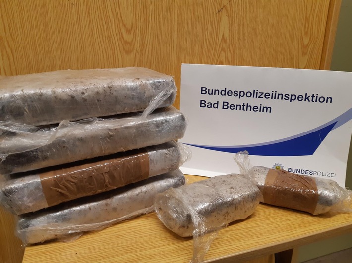 BPOL-BadBentheim: Rund 4,7 Kilo Kokain durch Bundespolizei beschlagnahmt / 30-Jährige in Untersuchungshaft