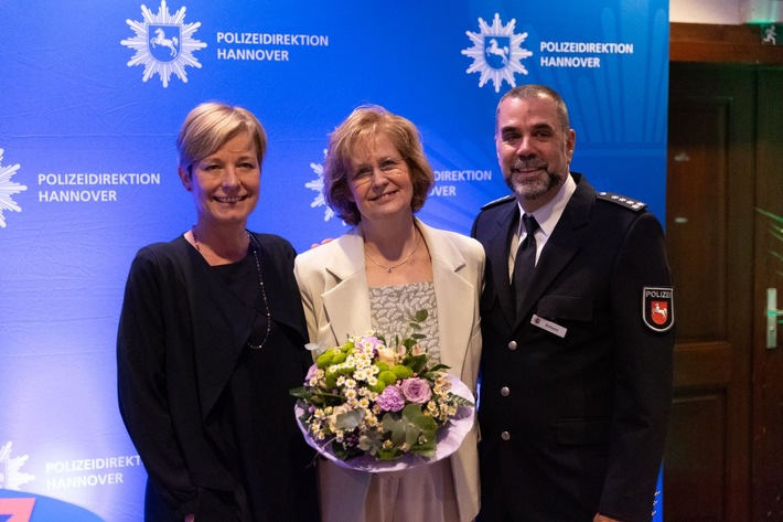 POL-H: Führungswechsel in Lehrte: Erster Polizeihauptkommissar Olaf Schanz übernimmt Leitung des Polizeikommissariats - Bisherige Leiterin Ina Nentwig in Ruhestand verabschiedet