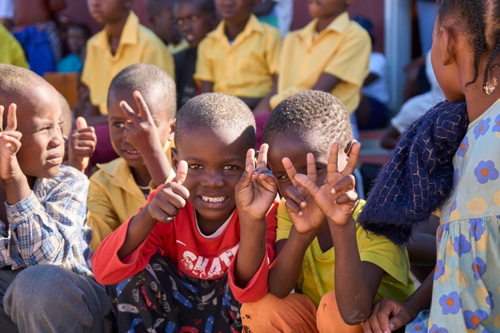 Aktuelle Pressemeldung: Bildung für die Zukunft - AIDA Cruise & Help finanziert 100. Schule zum AIDA Geburtstag