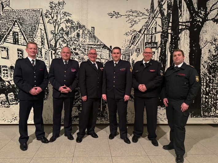 FW-EN: Rolf-Erich Rehm nun Ehrenpräsident des Kreisfeuerwehrverbandes - Markus Neuhaus neuer Präsident - Andreas Bleck mit silberner Ehrennadel geehrt