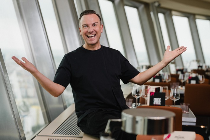 Soljanka wie bei Mutti auf dem Berliner Fernsehturm: das DDR-Kultgericht über den Dächern Berlins genießen