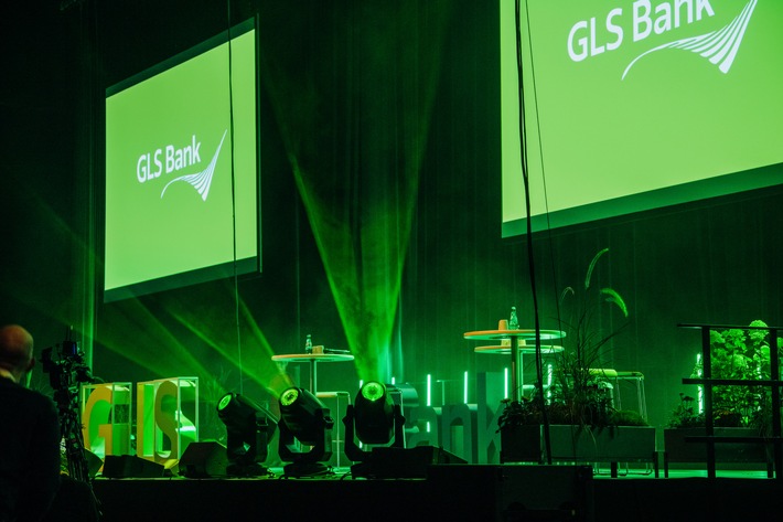 GLS Bank steigert ihre Bilanzsumme und investiert 1,4 Milliarden Euro in die Transformation