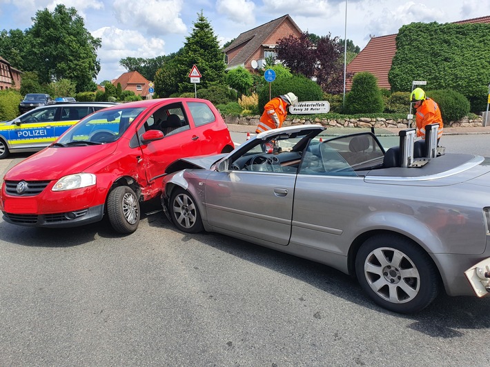 POL-LG: ++ Raven - &quot;Kollision&quot; zweier Pkw ++ Schwienau, OT. Linden - Arbeitsunfall - Senior von Traktor überrollt - schwer verletzt ++ Uelzen/Rosche - VORSICHT! FALSCHER POLIZIST! ruft an ++