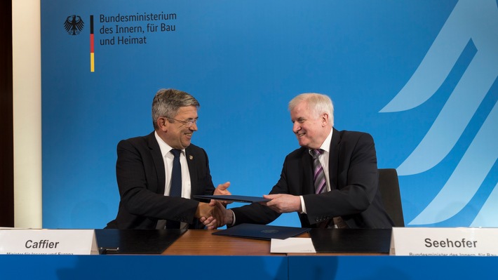 IM-MV: Minister Seehofer und Caffier unterzeichnen Vereinbarung zur 
effektiveren Gestaltung der Asylverfahren zwischen Bund und Land
