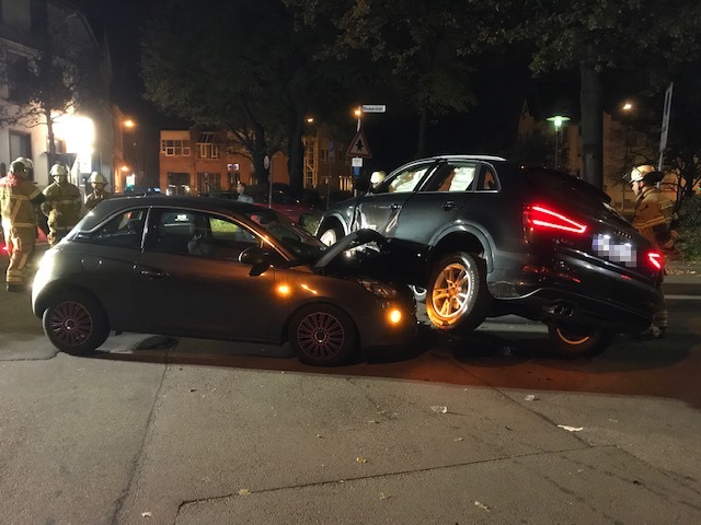 POL-PPWP: Auto landet auf Motorhaube der Unfallgegnerin