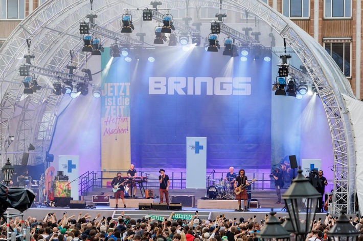 Kindernothilfe mit Brings beim Kirchentag in Nürnberg „Superjeile Zick“: 8.000 Gäste beim Open-Air-Konzert