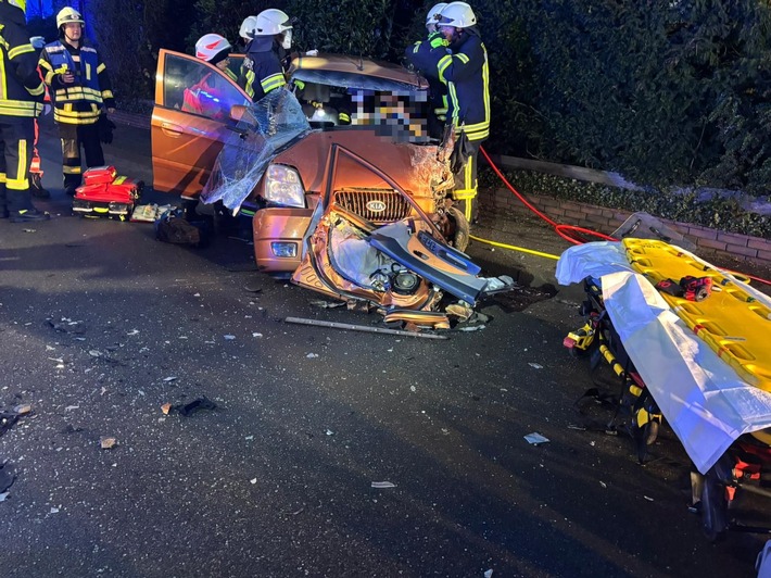 POL-STD: Auto gerät in Kutenholz in den Gegenverkehr - ein Autofahrer schwer verletzt
