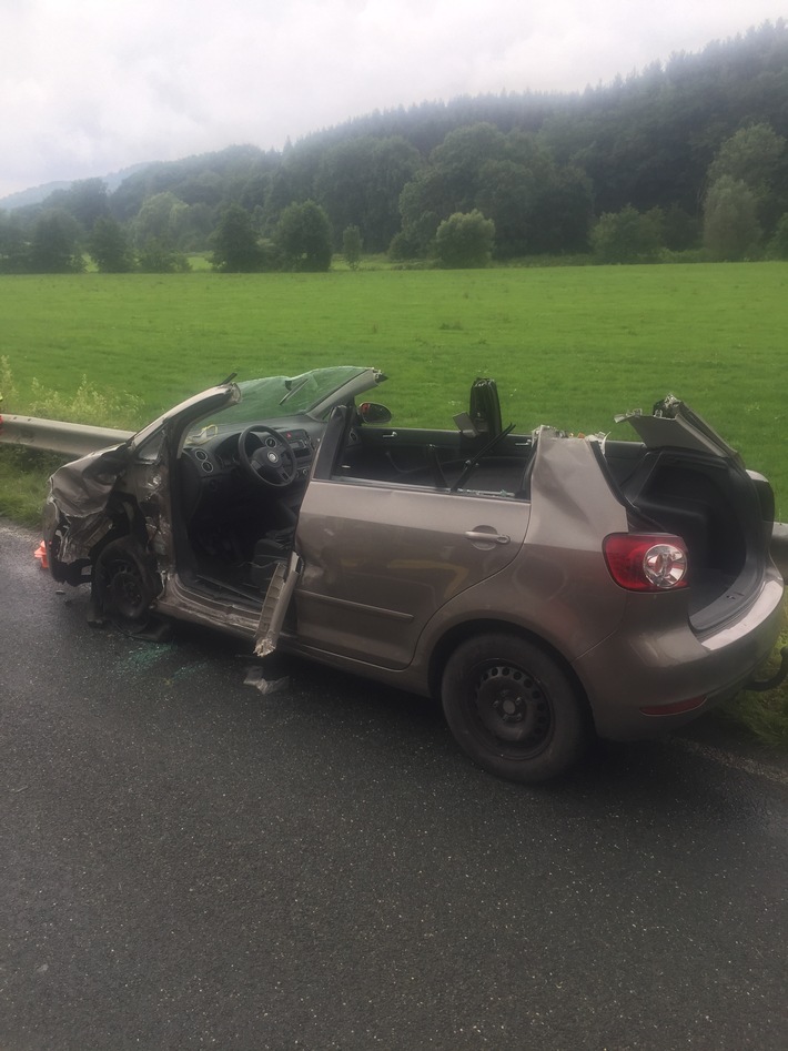 FW Lügde: Technische Hilfe VU /  eingeklemmte Person / drei Verletzte auf der Harzberger Straße