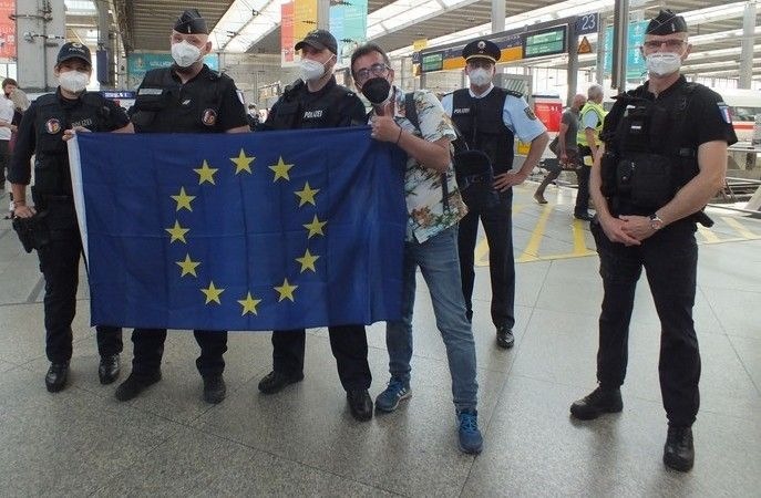 Bundespolizeidirektion München: Deutsch-Französische Einsatzeinheit unterstützt Münchner Bundespolizei / Beamte begrüßen Frankreich-Fans in deren Landessprache