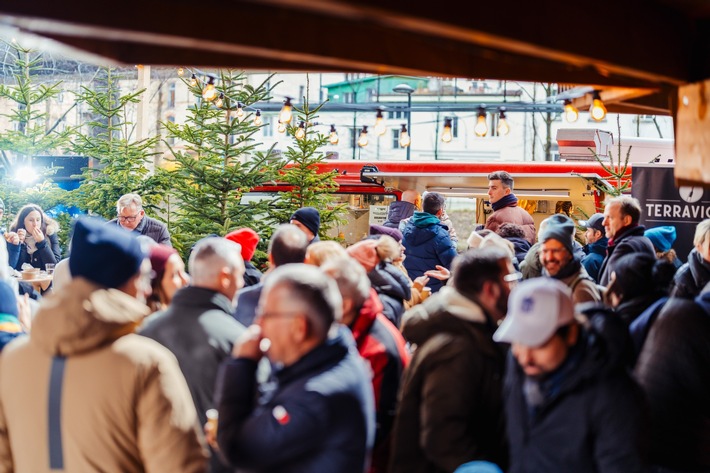 “X-Mas Xperience”: Marc Sway, René Schudel und Karim Hussein feierten gemeinsam mit Hertz und FBC