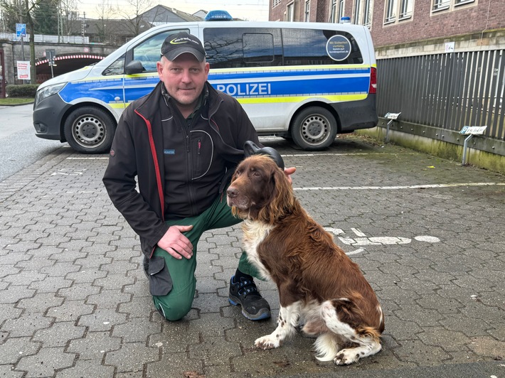 BPOL NRW: Ein Hofhund mit dem Zug auf Reisen - Bundespolizei führt Hund und Herrchen wieder zusammen