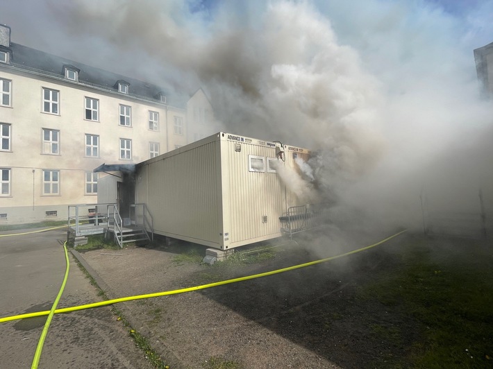 POL-PPTR: Brand in der Aufnahmeeinrichtung für Asylbegehrende (AFA) ind er Dasbachstraße - Gemeinsame Pressemittelung