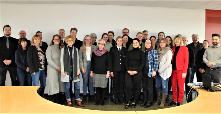 POL-HI: Netzwerk zur Bekämpfung häuslicher Gewalt - Neuer Kooperationsvertrag für die Region Hildesheim