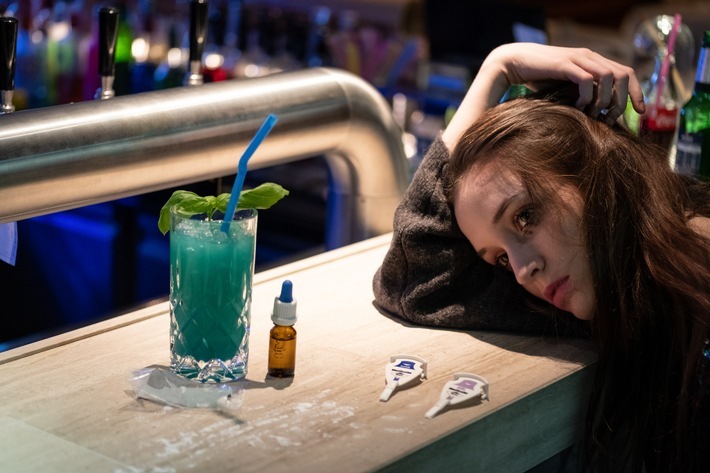 Mehr Sicherheit bei Blind Dates und im Nachtleben: Mit Substanztests von ulti med K.O.-Tropfen und andere Drogen finden Weiterer Text über ots und www.presseportal.de/nr/132951 / Die Verwendung dieses Bildes ist für redaktionelle Zwecke honorarfrei. Veröffentlichung bitte unter Quellenangabe: "obs/ulti med Products (Deutschland) GmbH "