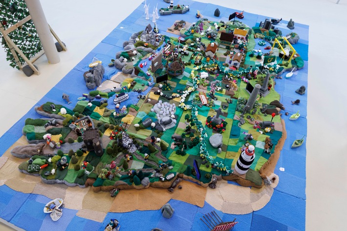Die wohl ungewöhnlichste Irland-Karte der Welt / In jahrelanger Handarbeit haben 18 kreative Frauen auf der irischen Insel das größte Strick-Diorama der Welt geschaffen