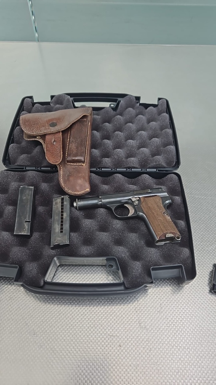 Bundespolizeidirektion München: Mit Pistole im Gepäck: Bundespolizei stoppt Reisenden am Flughafen München