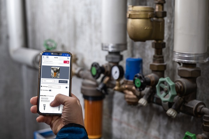 La recherche par images AI de Debrunner Acifer booste le commerce B2B