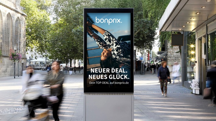 Neue Sommerkampagne von bonprix: Fashion Brand setzt Glücksmomente emotional in Szene