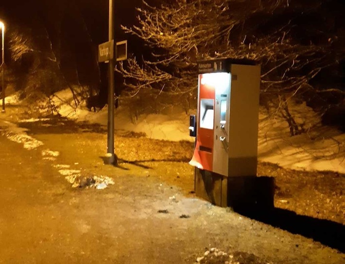 BPOL-H: Zeugenaufruf: Versuchter Aufbruch eines Fahrkartenautomaten in Vorhop