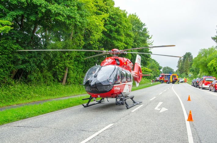 FW-RD: Verkehrsunfall auf der B203 Höhe Holzbunge - vier verletzte Personen Auf der Bundesstraße 203 in Höhe Holzbunge, sind zwei PKW frontal zusammengestoßen.