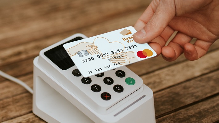 JobCenter Essen führt Kartenlösung für Leistungsbeziehende ohne Girokonto ein - PayCenter erhält Zuschlag für das Verfahren