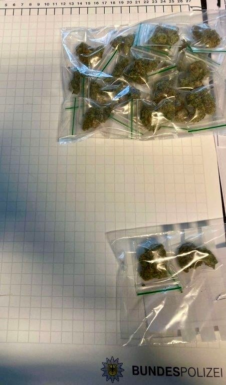 BPOL NRW: Bundespolizei beobachtet mutmaßlichen Drogendealer bei Verkauf