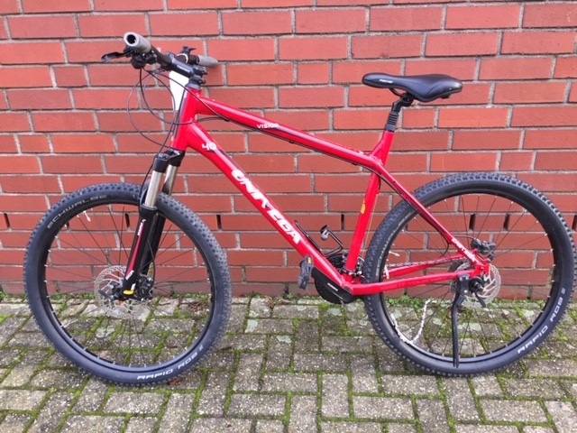 POL-NE: Kripo sucht Fahrradeigentümer - Wem gehört das rote Mountainbike? (FOTO)