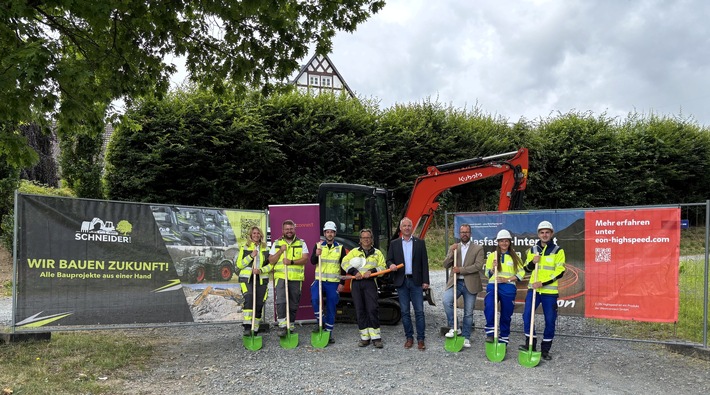 Spatenstich für Glasfaserausbau in Bestwig-Heringhausen