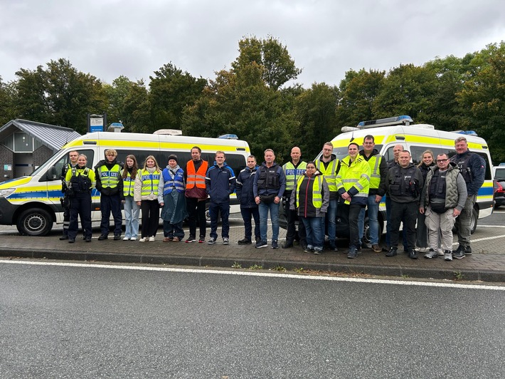 POL-MS: Gemeinsame Verkehrskontrolle auf der Autobahn 1 - Einsatzkräfte stellen Vielzahl an Verstößen fest - Bezirksregierung, Zoll und Polizei ziehen Bilanz