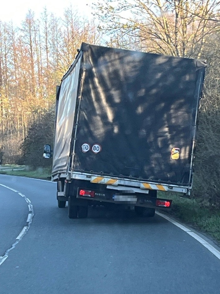 POL-HAM: Wenn der Lkw denkt, er sei der schiefe Turm von Pisa