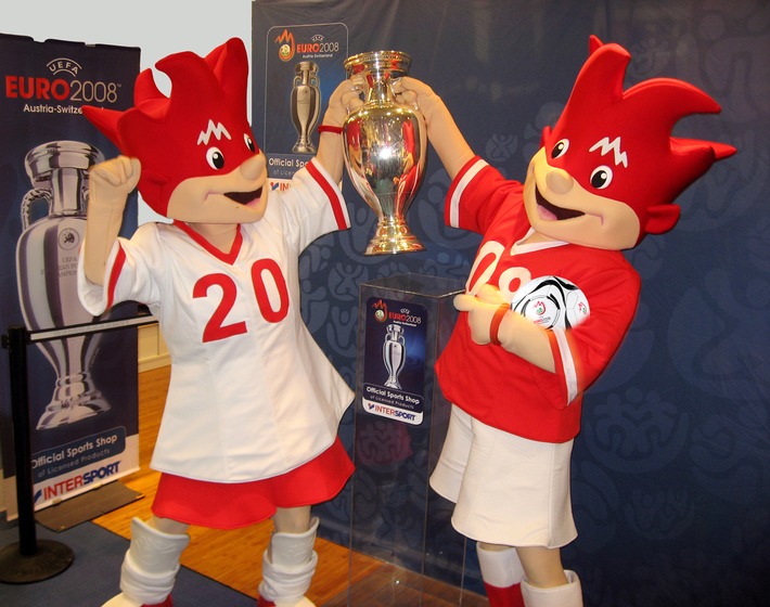Die offiziellen UEFA EURO 2008 Lizenzprodukte - jetzt bei Intersport