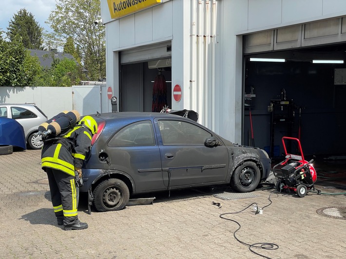 FW-GE: Brand in einer Autowerkstatt fordert zwei verletzte Personen