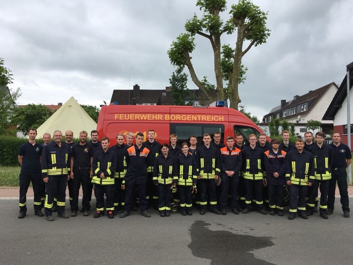 FW Borgentreich: 20 Teilnehmer beendeten den Truppmanlehrgang der Feuerwehr Borgentreich.