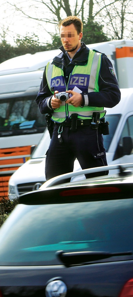 AUTO BILD Reportage: Handy-Gaffer - Jetzt filmt die Polizei zurück