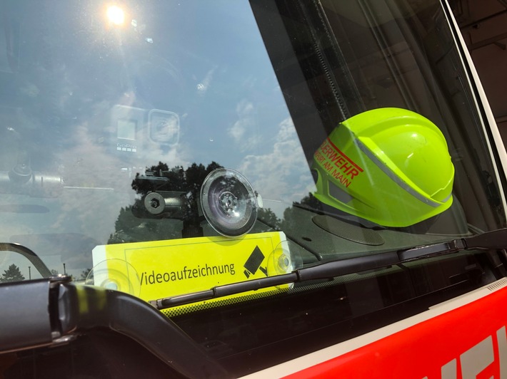 FW-F: Feuerwehr filmt Verkehrssituation bei Einsatzfahrten