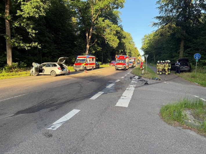 FW Speyer: +++ Frontalzusammenstoß Iggelheimer Straße +++ Drei Verletzte +++ Straße voll gesperrt +++ Umfahren Sie den Bereich +++