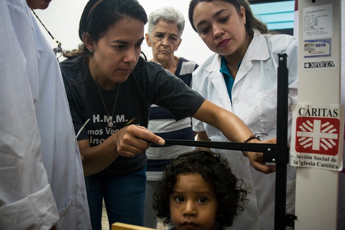 Venezuela: Caritas setzt sich für Wiederöffnung der Grenzen ein - 
"Wichtige Lebensader durchtrennt" - Gefährliche Hilfe über illegale Routen
