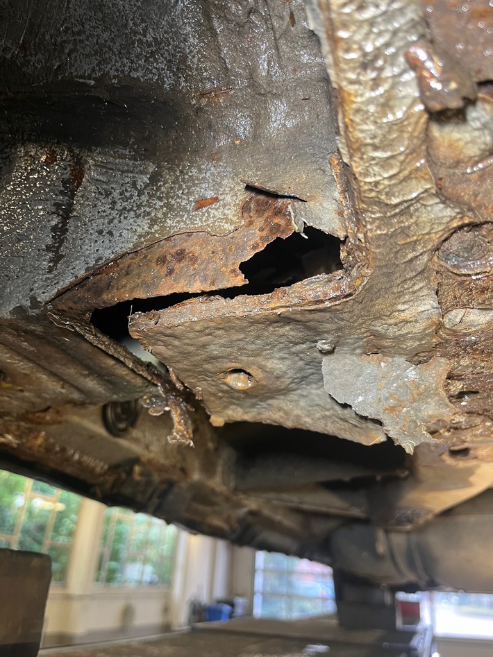 POL-ME: Polizei zieht verkehrsunsicheres Auto aus dem Verkehr - 2510103