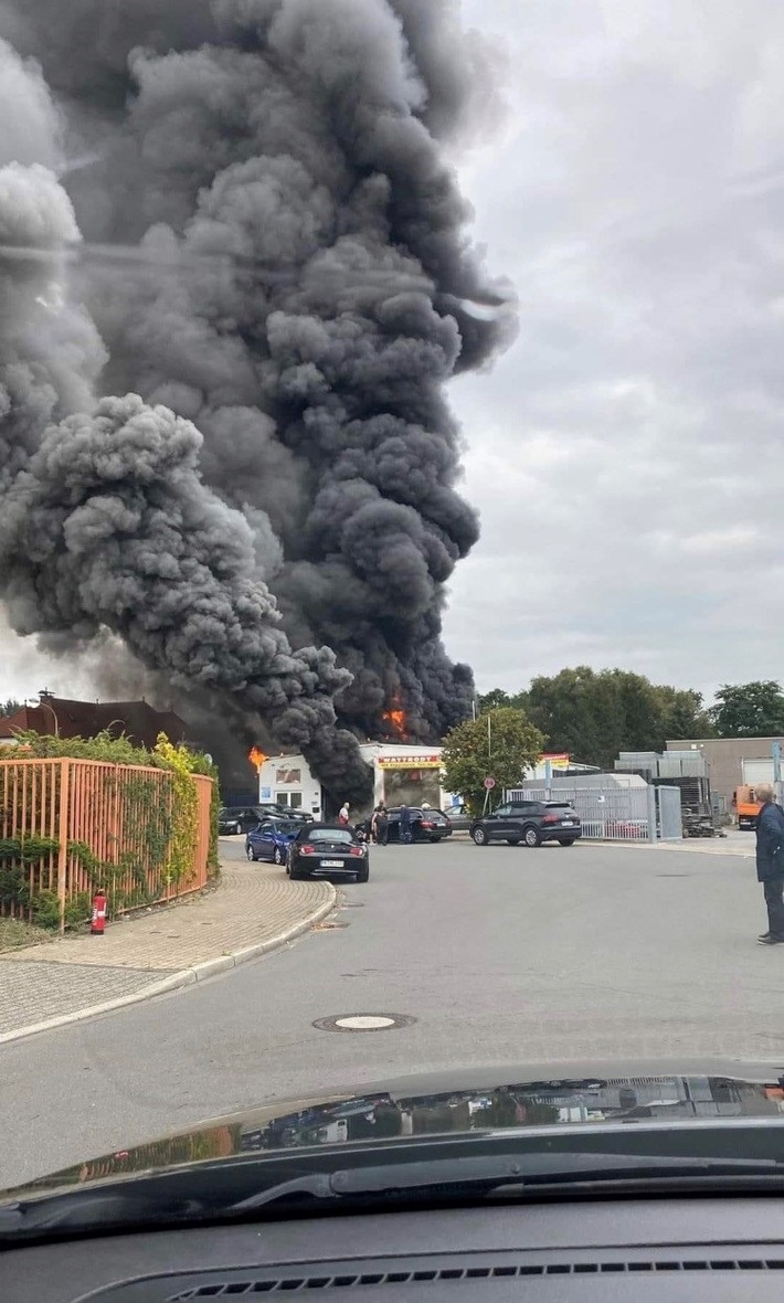 POL-ME: Autowerkstatt in Flammen - die Polizei ermittelt - Langenfeld - 2109135
