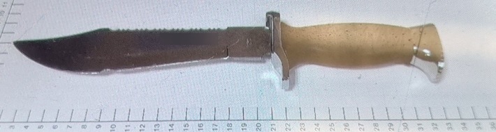 BPOL NRW: Mann bedroht Zugbegleiter mit Jagdmesser - Bundespolizei nimmt 21-Jährigen fest