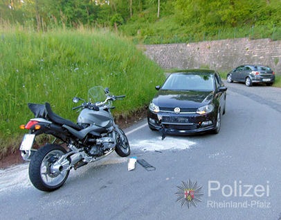 POL-PPWP: Queidersbach/Weselberg: In der Kurve überholt - Frontalzusammenstoß