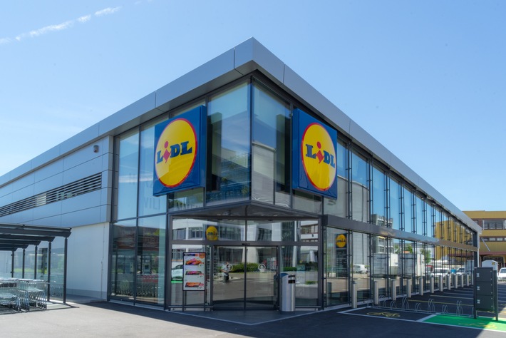 Lidl Suisse fixe de nouveaux standards en matière de prix bas / Des millions investis