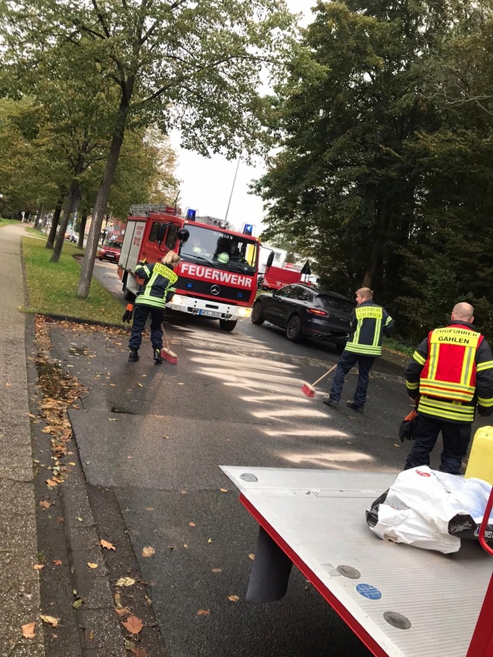 FW-Schermbeck: Ölspur beschäftigte FW Schermbeck fast drei Stunden