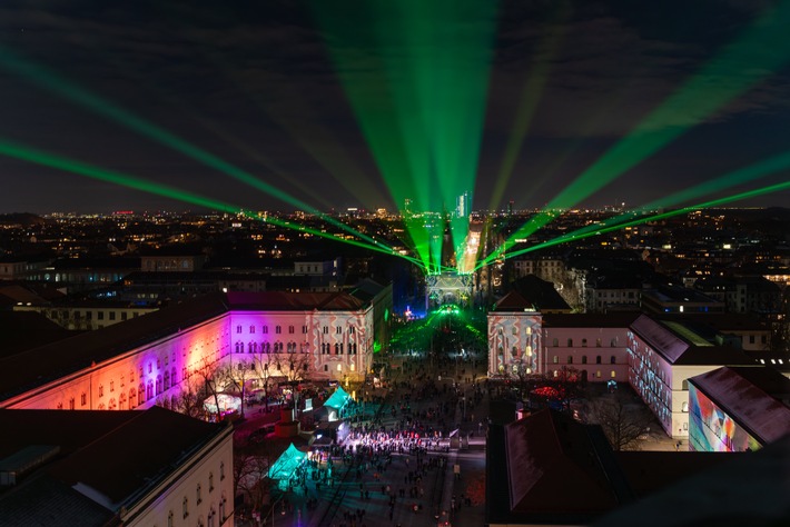 Silvestermeile München: Livemusik, Lichtprojektionen und keine Zwischenfälle. 10 000 feiern die Premiere von Münchens großer Silvesterparty