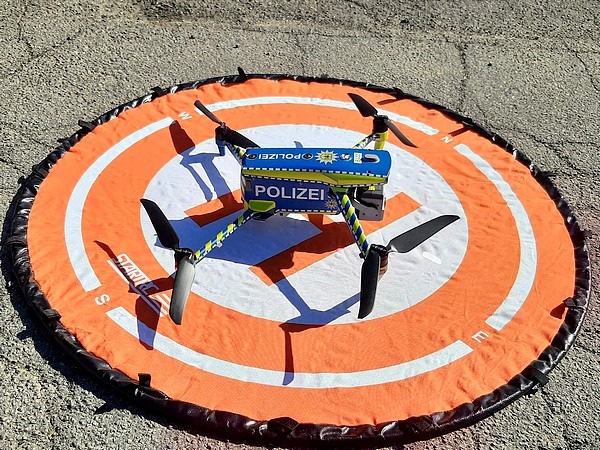 BPOL NRW: Bundespolizei in Vermisstenfahndung der Landespolizei eingebunden findet unter Drohneneinsatz stark unterkühlten Mann