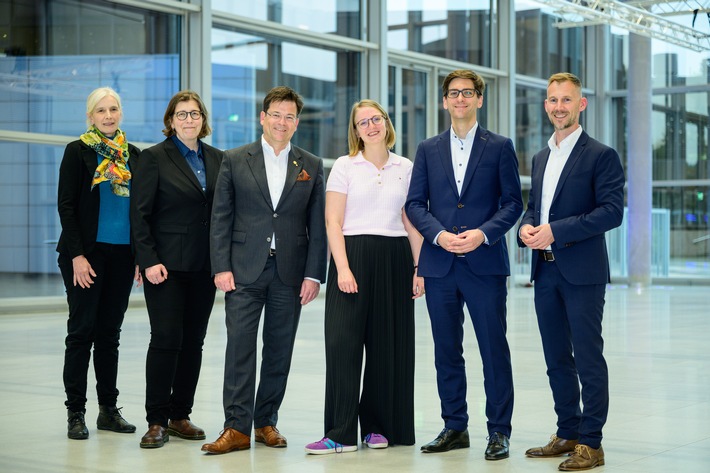 Wissenschaft, Innovation und neue Köpfe / ADKA wählt erstmals Juniorpräsidentin und stellt Weichen für die Zukunft der Krankenhauspharmazie