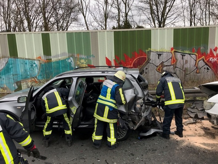 FW-BO: Verkehrsunfall auf der BAB 40 mit 5 Verletzten Personen