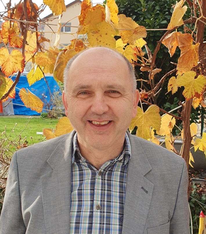 Was sollte dagegen sprechen, sich schwierige Themen vorzunehmen und  sie leichthändig  zu verpacken ?